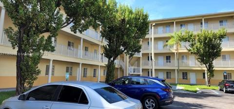 6940 NW 179th St #403-7, Hialeah, FL 33015