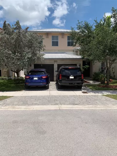 10495 NW 69th Ter, Doral, FL 33178