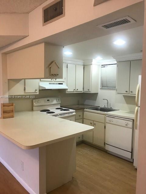 8290 Lake Dr #116, Doral, FL 33166