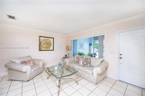 600 W 53rd Ter, Hialeah, FL 33012 photo 5