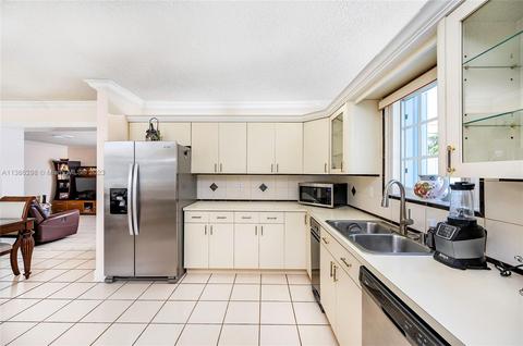 600 W 53rd Ter, Hialeah, FL 33012 photo 20
