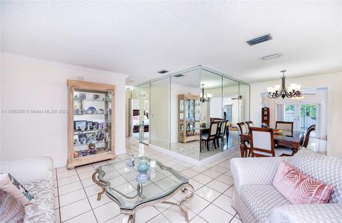 600 W 53rd Ter, Hialeah, FL 33012 photo 4
