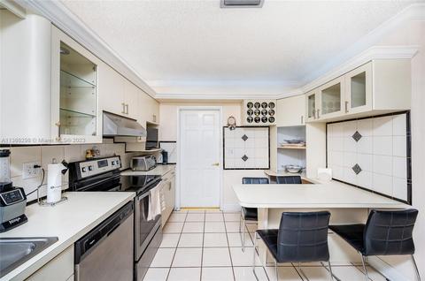 600 W 53rd Ter, Hialeah, FL 33012 photo 21