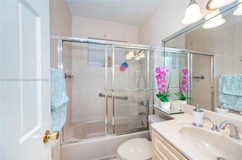 600 W 53rd Ter, Hialeah, FL 33012 photo 12