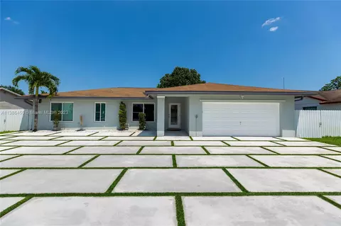 1070 SW 128th Dr, Davie, FL 33325