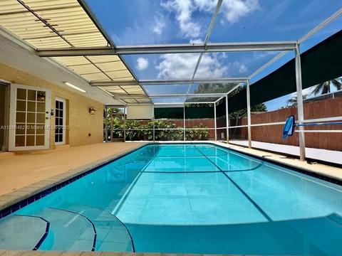 8651 NW 7th Ct, Pembroke Pines, FL 33024