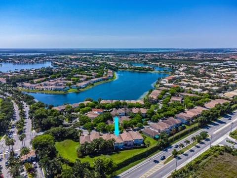 6841 NW 107th Ct, Doral, FL 33178