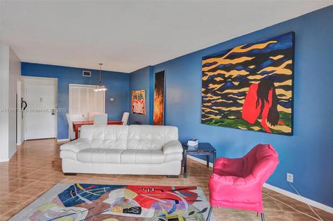4200 Hillcrest Dr #104, Hollywood, FL 33021