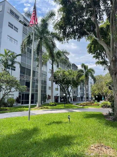 1000 NE 14th Ave #607, Hallandale Beach, FL 33009