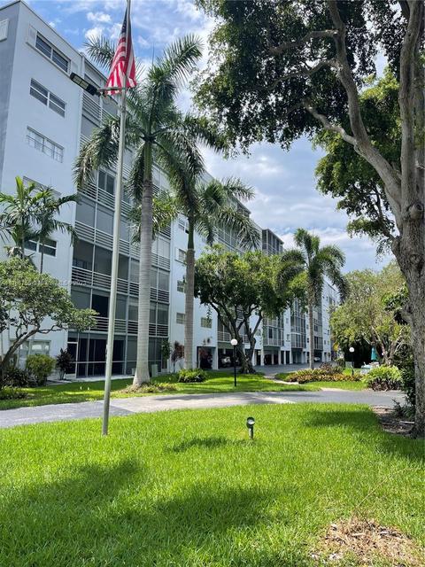 1000 NE 14th Ave #607, Hallandale Beach, FL 33009