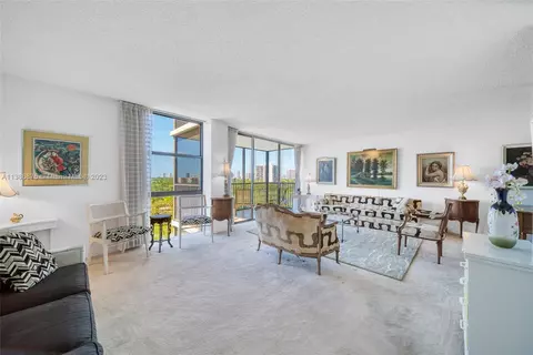 20379 W Country Club Dr #840, Aventura, FL 33180