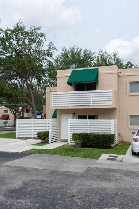 14358 SW 98th Ter, Miami, FL 33186