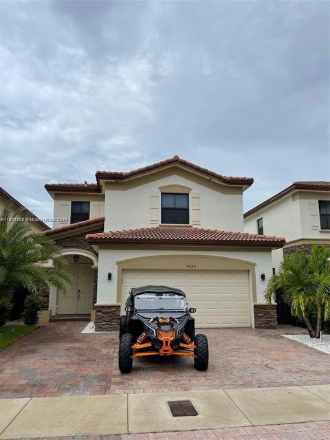 8860 NW 99th Path, Doral, FL 33178
