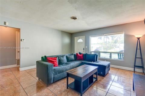 4231 NW 44th St, Lauderdale Lakes, FL 33319