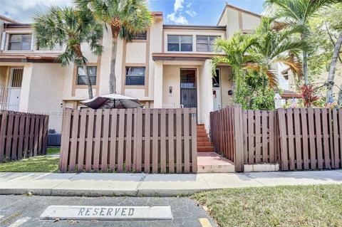 655 W Park Dr #11-12, Miami, FL 33172