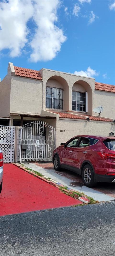 1169 W 42nd St #13, Hialeah, FL 33012