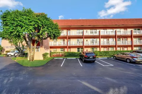 9420 Sunrise Lakes Blvd #202, Sunrise, FL 33322