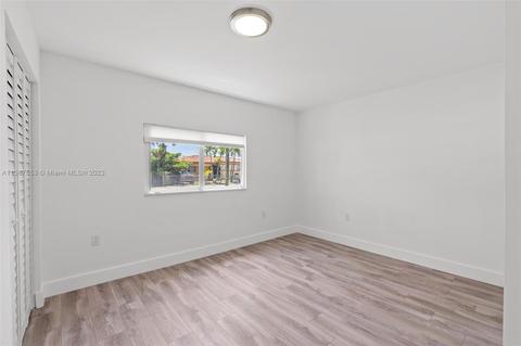 5034 E 9th Ln, Hialeah, FL 33013 photo 11