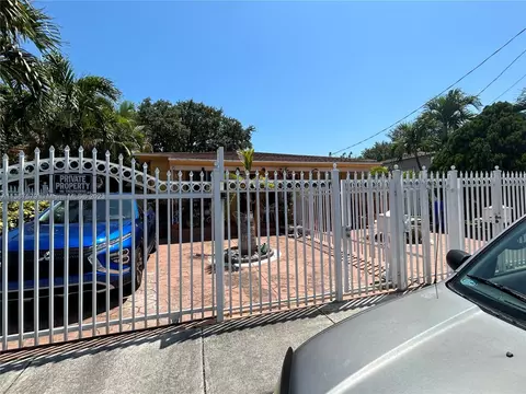 1926 NW 5th St, Miami, FL 33125