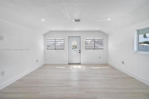 4431 E 8th Ave, Hialeah, FL 33013 photo 3