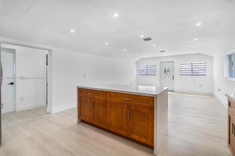 4431 E 8th Ave, Hialeah, FL 33013 photo 8