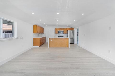 4431 E 8th Ave, Hialeah, FL 33013 photo 2