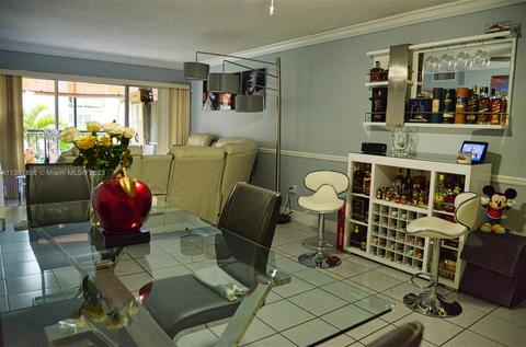 702 NW 87th Ave #208, Miami, FL 33172