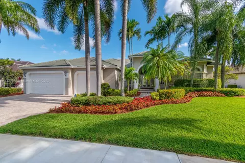 2426 Poinciana Ct, Weston, FL 33327