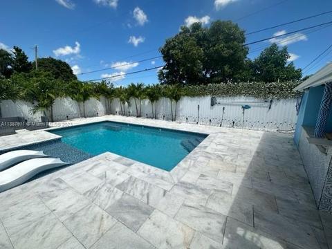 1401 E 7th Ct, Hialeah, FL 33010 photo 12
