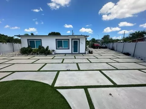1401 E 7th Ct, Hialeah, FL 33010 photo 1