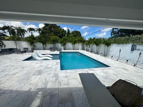 1401 E 7th Ct, Hialeah, FL 33010 photo 11
