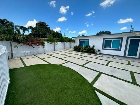 1401 E 7th Ct, Hialeah, FL 33010 photo 2