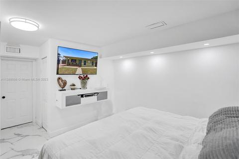 649 W 33rd St, Hialeah, FL 33012 photo 4