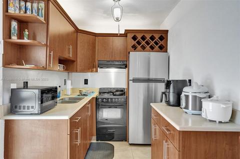 649 W 33rd St, Hialeah, FL 33012 photo 13