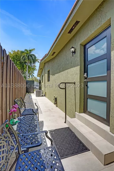 649 W 33rd St, Hialeah, FL 33012 photo 1