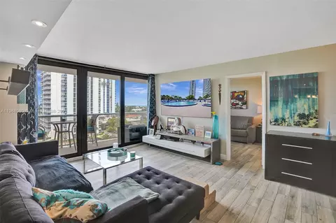 3731 N Country Club Dr #722, Aventura, FL 33180
