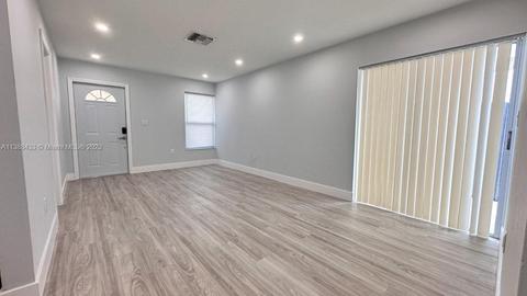 8432 SW 38th St #4, Miami, FL 33155