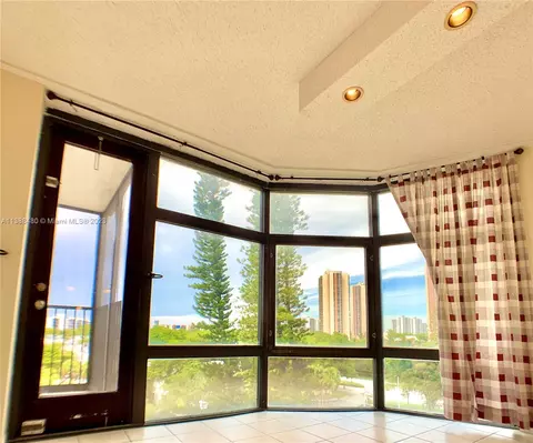 20100 W Country Club Dr #602, Aventura, FL 33180