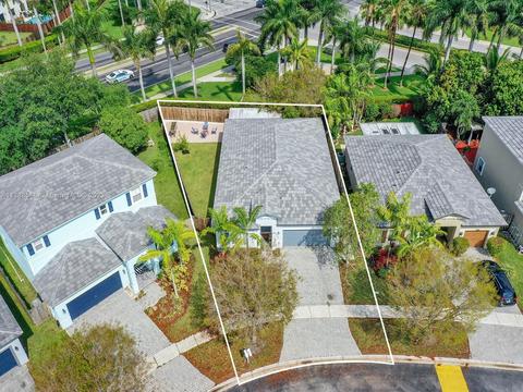 2815 NE 2nd Dr, Homestead, FL 33033