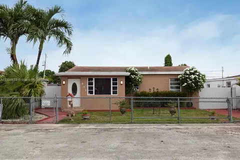 471 E 37th St, Hialeah, FL 33013 photo 1