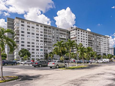 3800 Hillcrest Dr #219, Hollywood, FL 33021