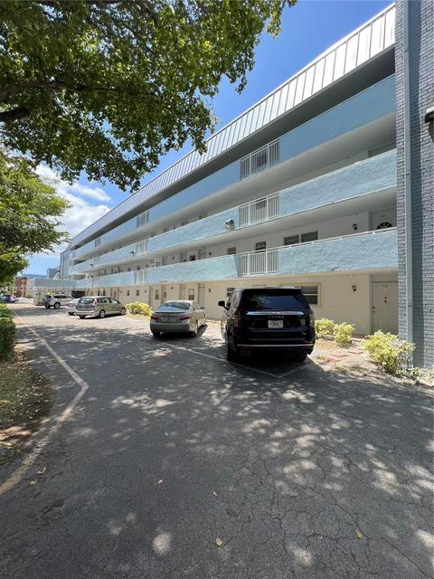 3725 NE 169th St #111, North Miami Beach, FL 33160