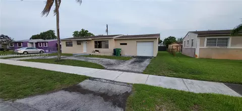 2440 NW 182nd Ter, Miami Gardens, FL 33056