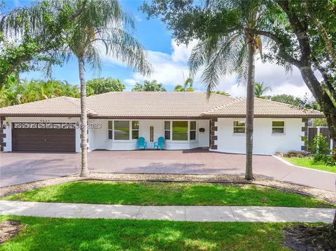 7521 NW 7th St, Plantation, FL 33317