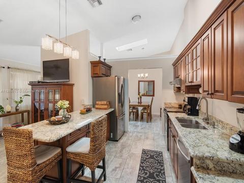 661 N Centre Ct SW #101, Vero Beach, FL 32962