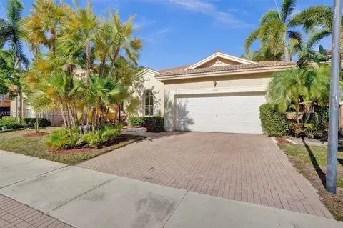 5820 NW 122nd Ter, Coral Springs, FL 33076
