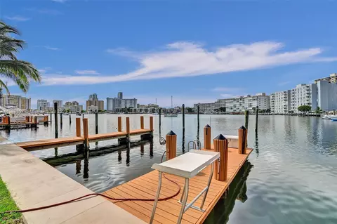 2000 Diana Dr #207, Hallandale Beach, FL 33009