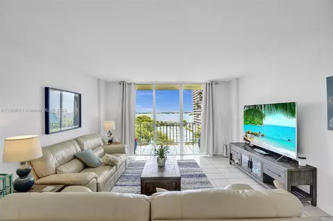 11111 Biscayne Blvd #8G, Miami, FL 33181