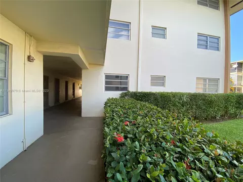 17090 NE 14th Ave #114, North Miami Beach, FL 33162