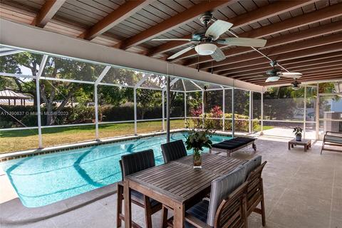 8350 SW 161st St, Palmetto Bay, FL 33157